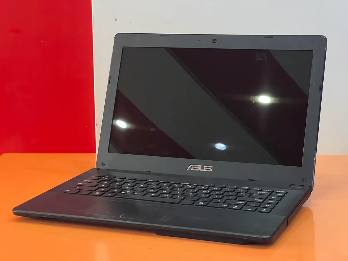 Asus 14 i3 gen5 8 128 3tr5
