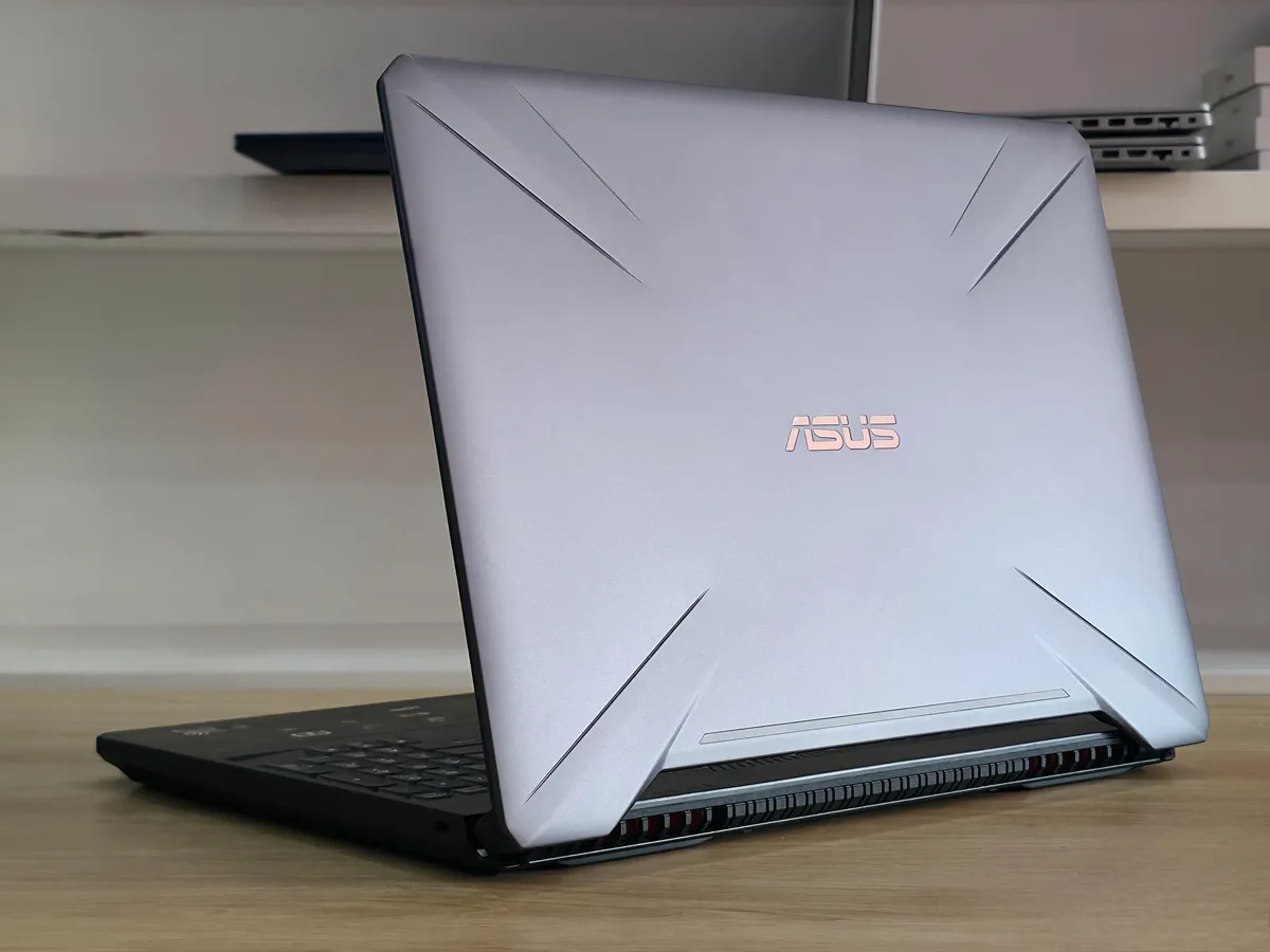 Asus ROG Strix Ryzen 7 3750H 8 512 1650 4gb