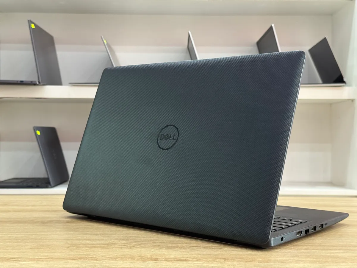 Dell Vostro 3590 i5 10th 8 256 AMD Radeon 610