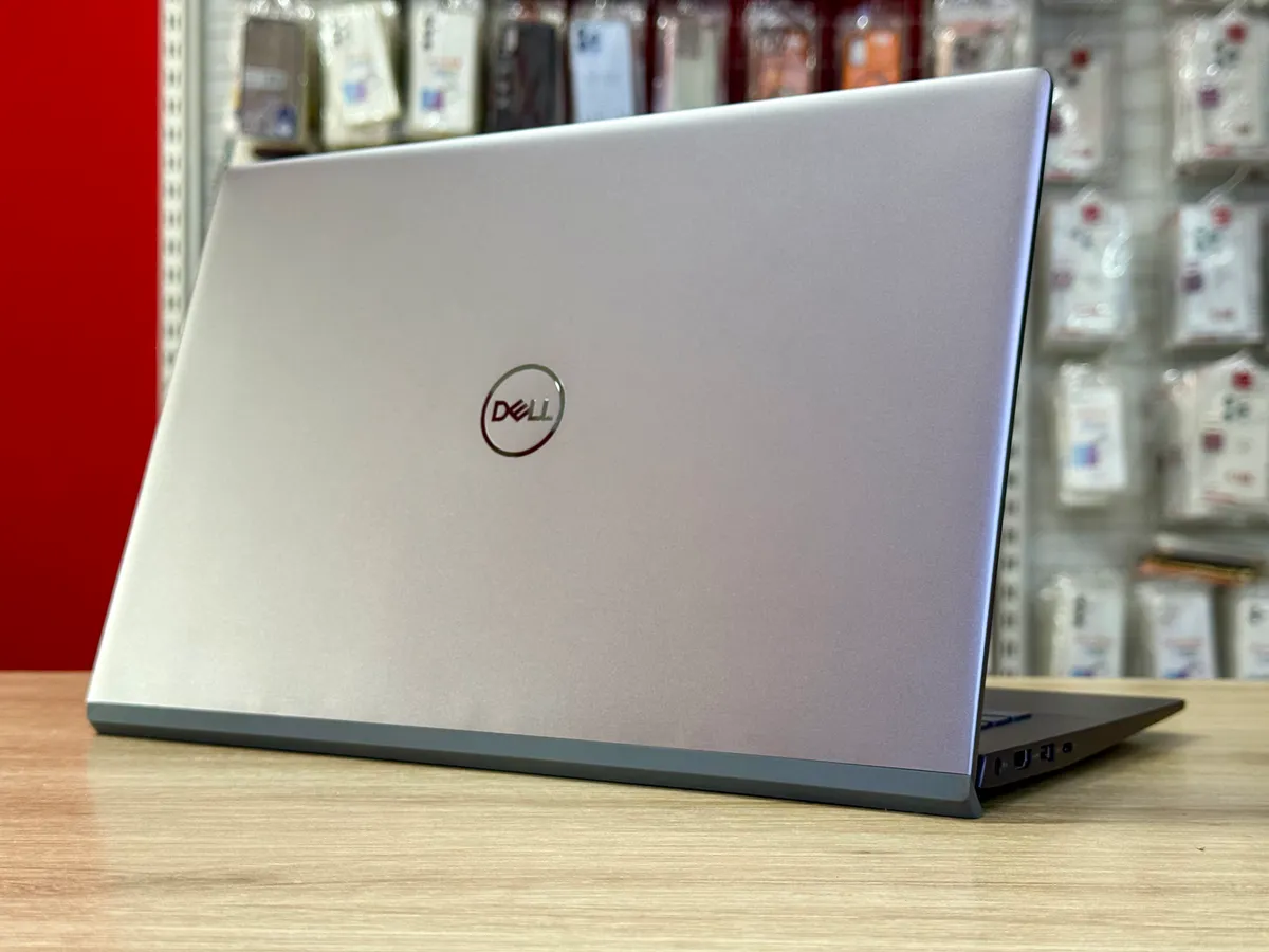 Dell Vostro 5402    i7 1165G7 16 512 MX330