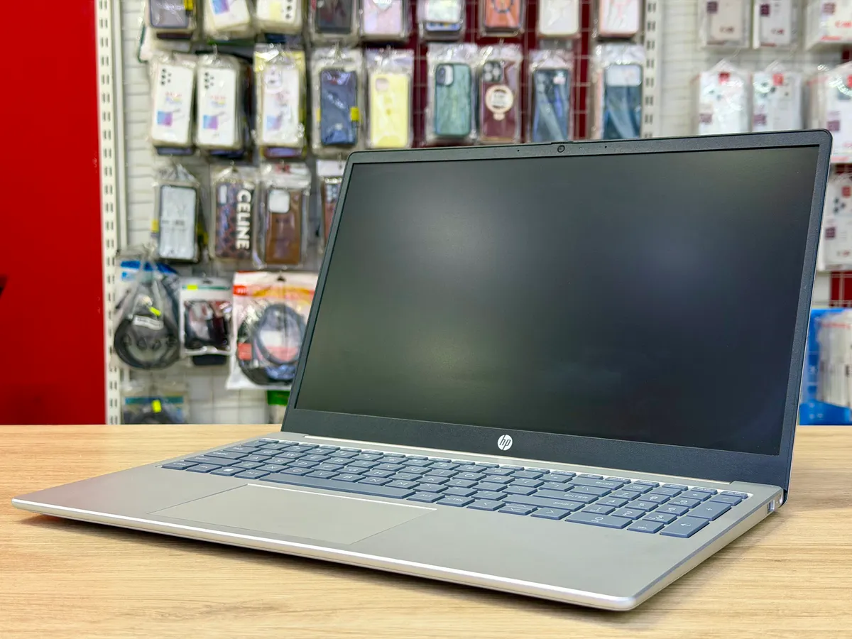 HP 11tr5   Ryzen 5 7450U 8 512