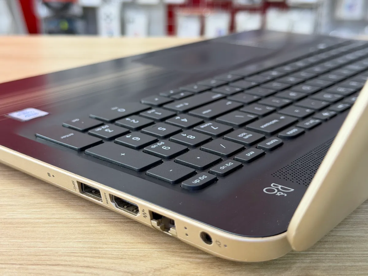 HP 15bs i7 7500U 12 128 Pinnew