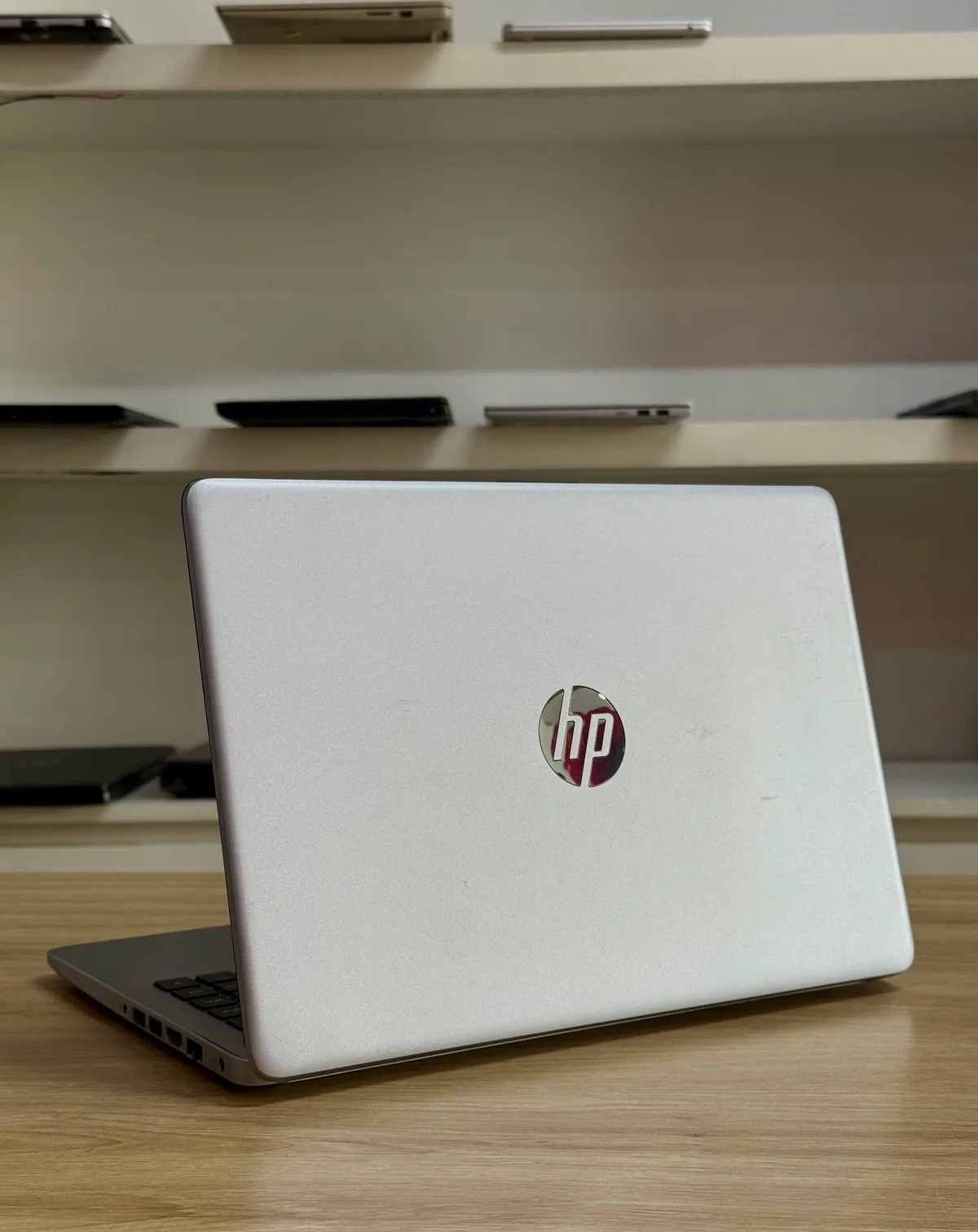 HP i3 gen10 8 256 6tr5