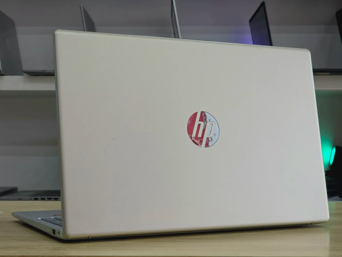 HP Ryzen 5 7430U 8 512