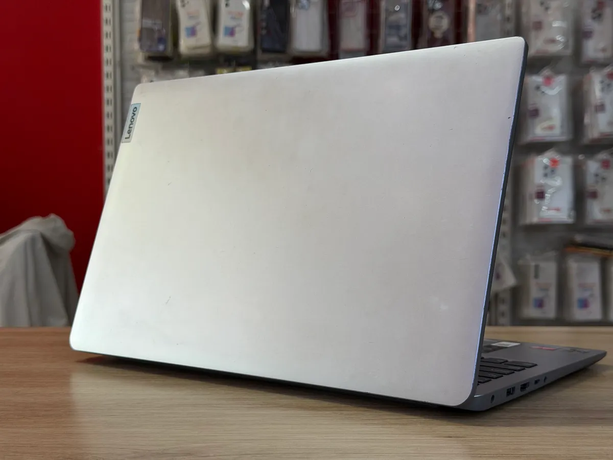 Lenovo Ideapad 1 15AMN7 Ryzen 5 7520U 8 256 Pin 95% Giá 8tr8