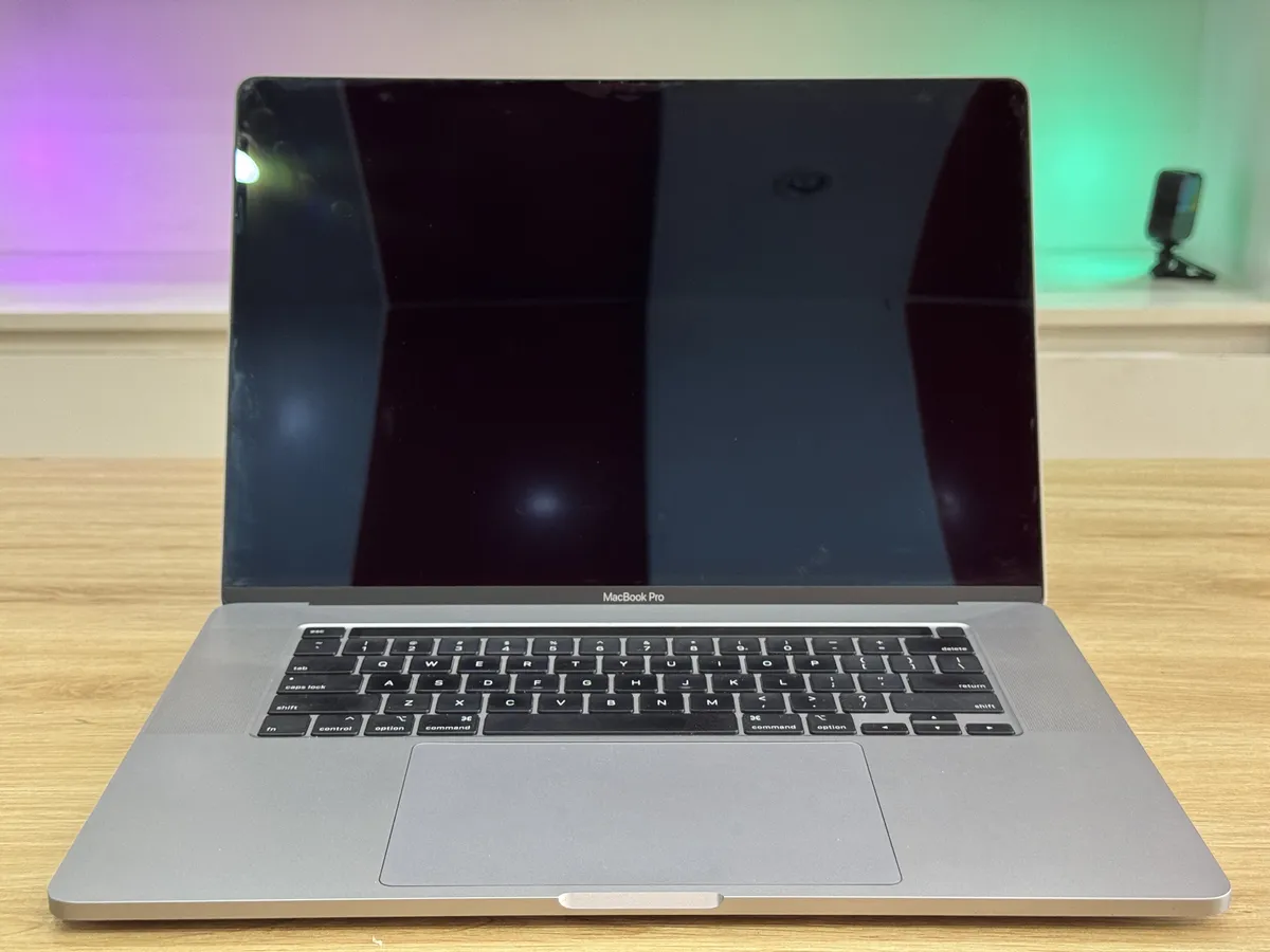 Macbook Pro 2019 i9 32 2T 16inch 15tr5