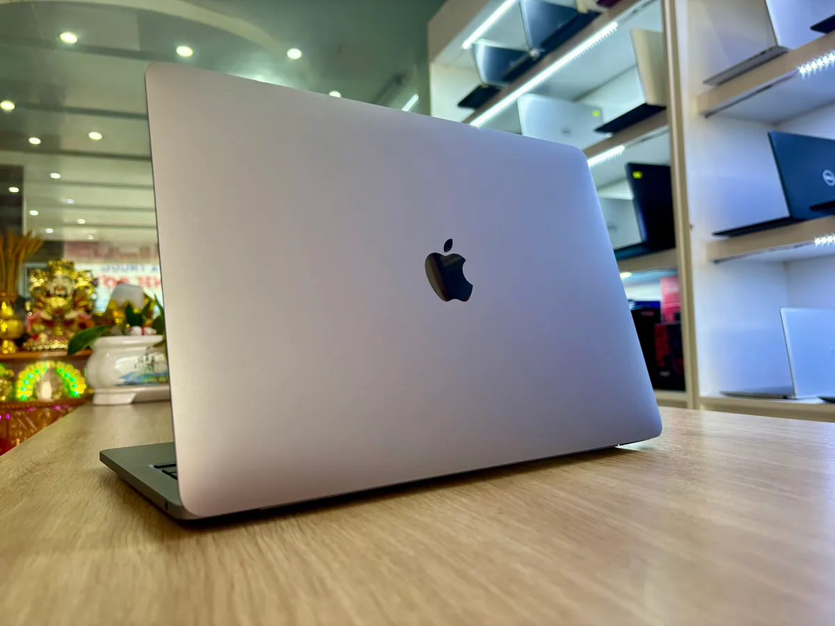 MacBook Pro 2020 13  Touch Bar M1 8 256 16tr